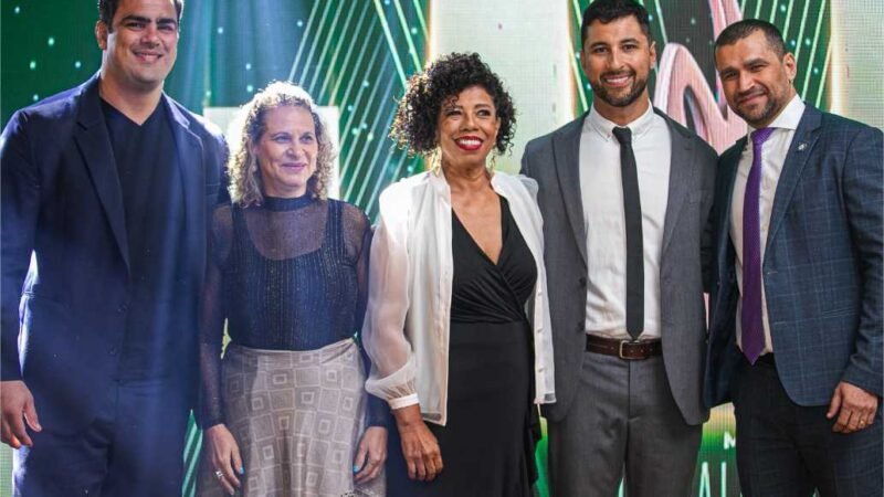 Evento reúne destaques do esporte em noite de gala; veja lista com premiados