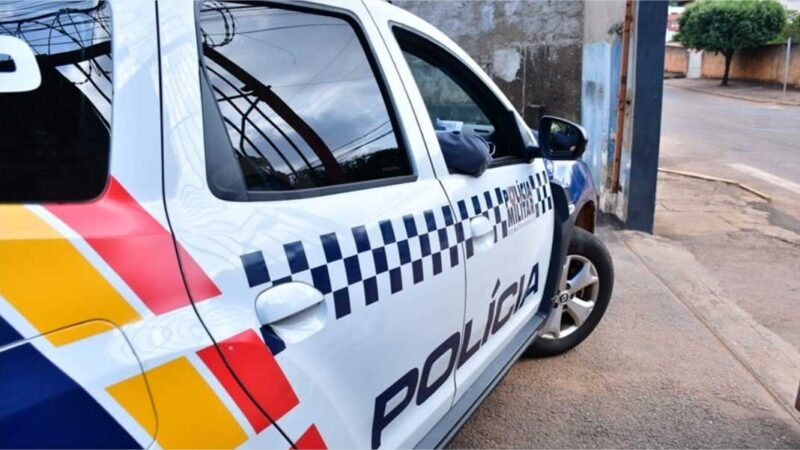 PM prende homem por sequestro e liberta dupla que seria julgada pelo “tribunal do crime” de uma facção