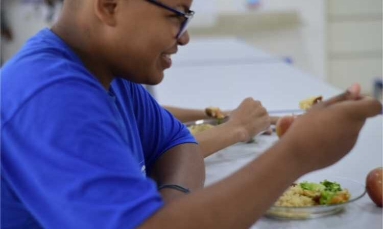 Governo de MT investe R$ 160 milhões para garantir alimentação de qualidade a estudantes