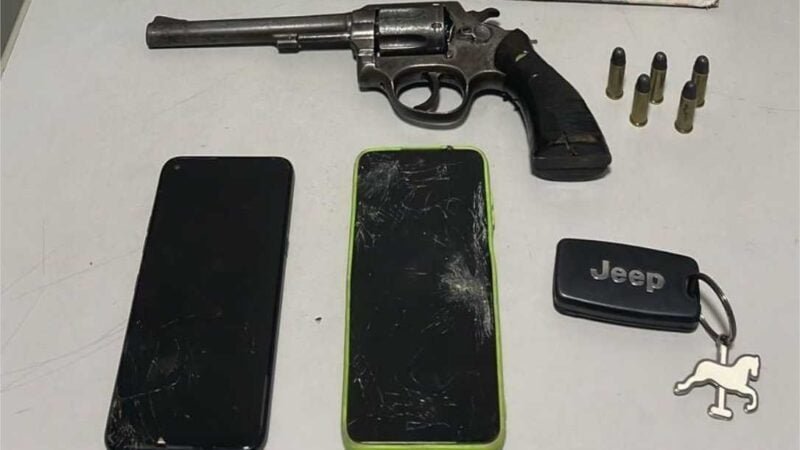 Polícia Militar prende dois homens e recupera carro roubado