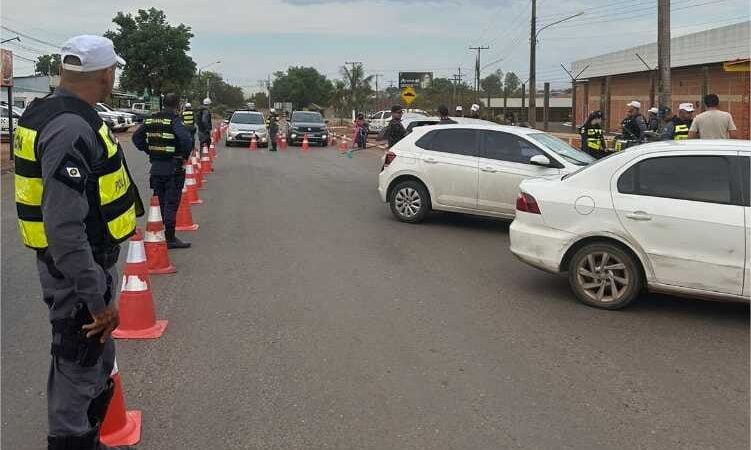 Em blitz da Lei Seca, fiscalização autua 30 motoristas por veículos com documentação irregular