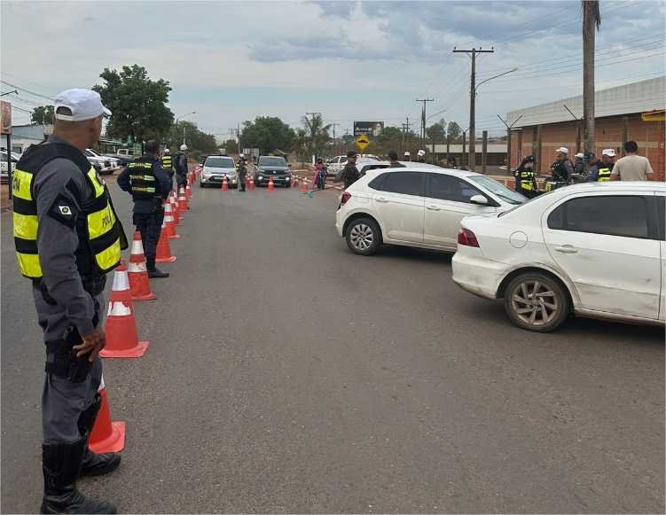 Em blitz da Lei Seca, fiscalização autua 30 motoristas por veículos com documentação irregular