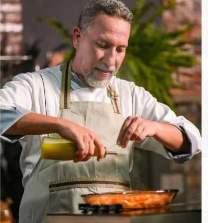 Chef ensina receita premiada de moqueca cuiabana no Pedra 90