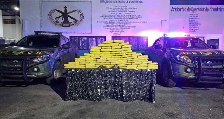 Gefron apreende 72 tabletes de maconha e armas de fogo em carro que circulava na fronteira