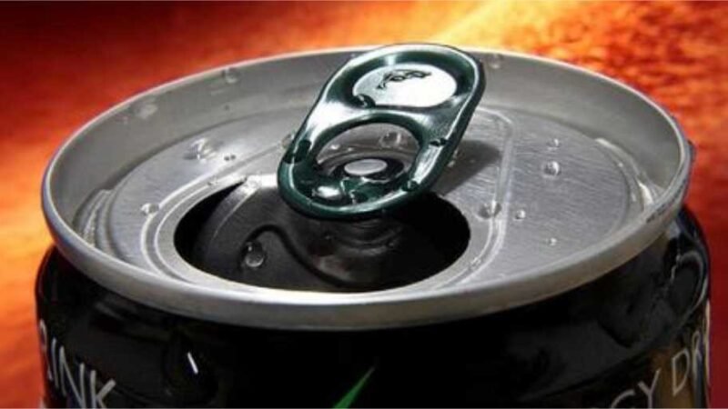 Ingerir energético antes dos 21 anos pode aumentar chance de depressão, aponta estudo