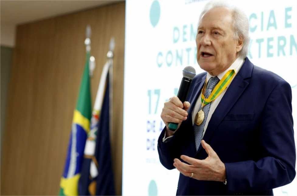 Ricardo Lewandowski é nomeado ministro da Justiça de Lula