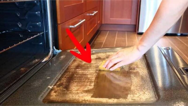Como tirar manchas da porta de vidro do forno? 4 dicas para fazer com que pareça novo