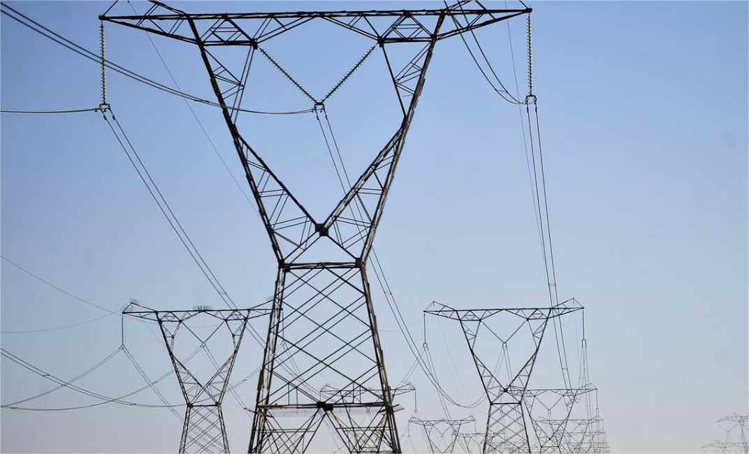 Brasileiros ficaram 9 horas sem energia em 2023; em Roraima apagões somaram 38 horas