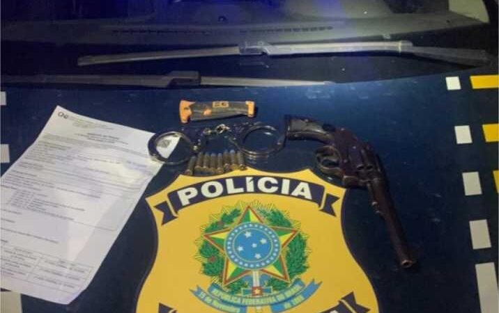 Em Sapezal-MT, PRF prende homem por porte ilegal de arma de fogo e mandado de prisão em aberto