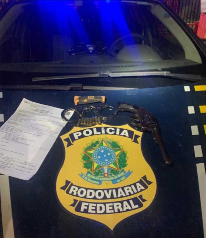 Em Sapezal-MT, PRF prende homem por porte ilegal de arma de fogo e mandado de prisão em aberto