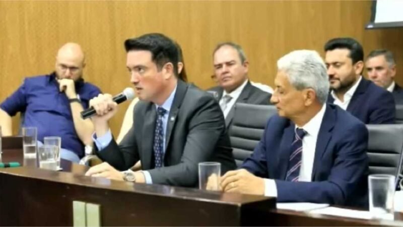 Em posse da nova diretoria da AMM, Leonardo Bortolin reforça compromisso com municípios