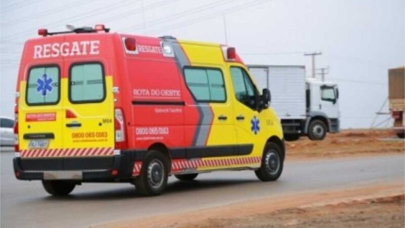 Caminhão carregado de botijões de gás tomba na BR-364 e motorista é socorrido às pressas;veja o vídeo