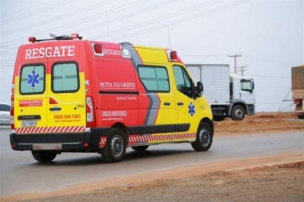 Caminhão carregado de botijões de gás tomba na BR-364 e motorista é socorrido às pressas;veja o vídeo