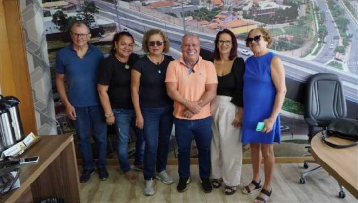 Chico 2000 recebe comissão de permissionários de quiosques da Praça do Terra Nova