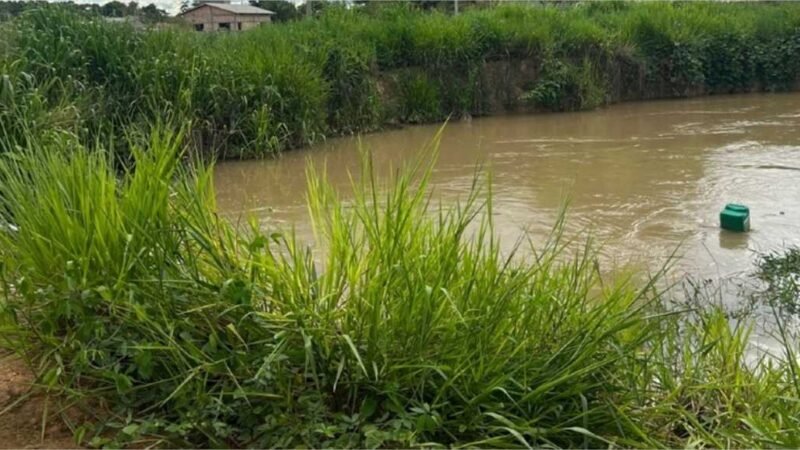 Menino de 8 anos morre afogado após escorregar e cair em rio em MT
