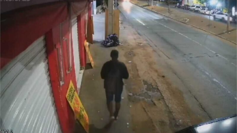 “Amigo” que matou açougueiro no Alvorada é visto saindo da cena do crime de forma tranquila