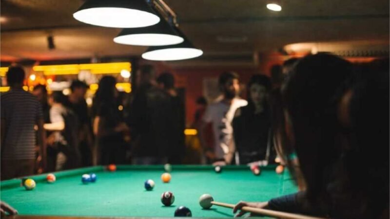 Dono de bar é alvejado por dupla que queria jogar sinuca em Juína