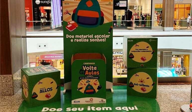 Shoppings arrecadam materiais escolares para doação a crianças carentes