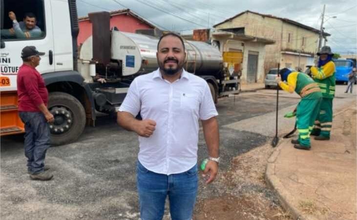 Bairro 1º de Março recebe operação tapa-buraco após indicação do vereador Jeferson Siqueira