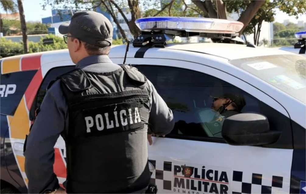 Força Tática prende homem com armas de fogo e tabletes de drogas