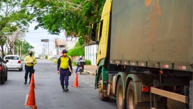 Semob vai redobrar a fiscalização de veículos pesados