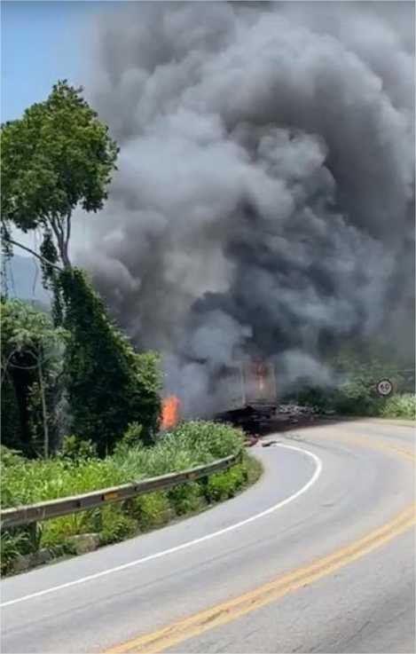 PRF confirma duas mortes em acidente com caminhão-tanque e explosão na Serra do Mangaval