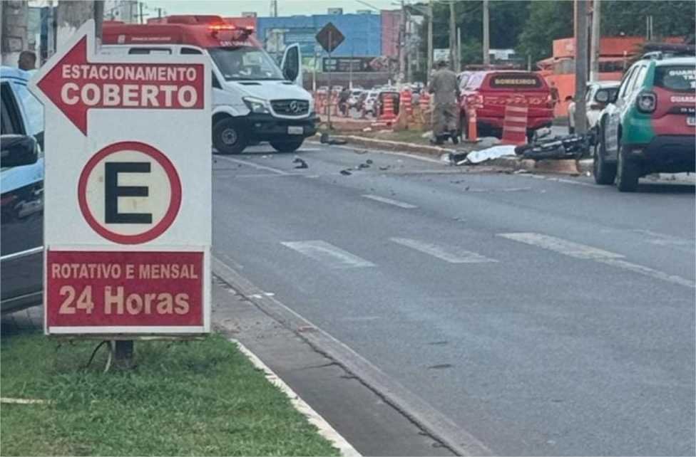 Garupa de moto morre e piloto tem fratura exposta em VG