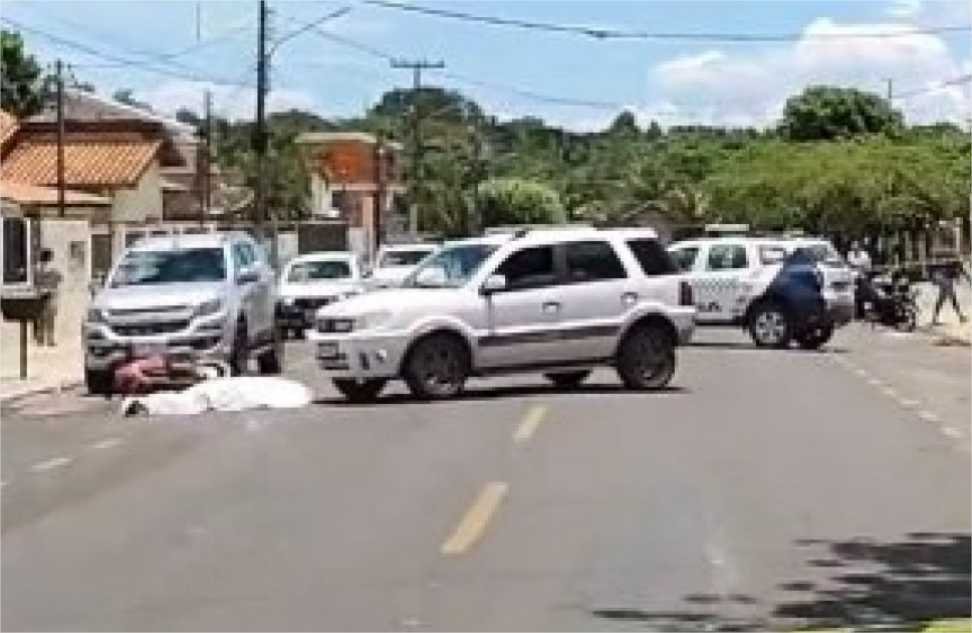Motociclista morre ao bater em carro que dava ré em MT