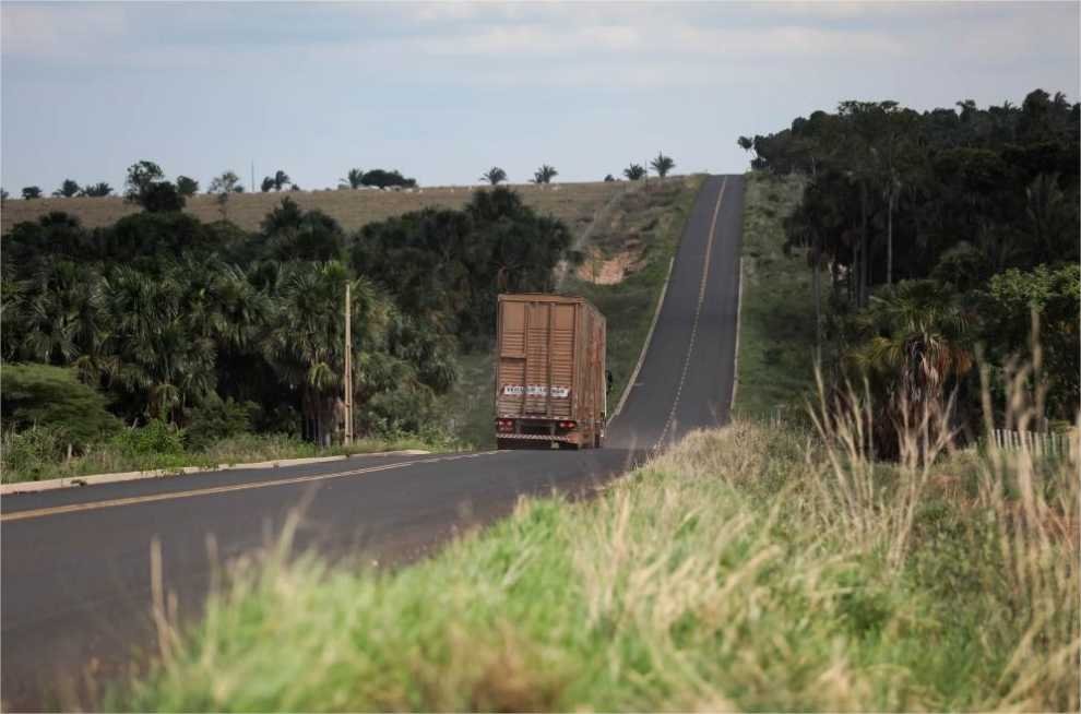 Asfalto construído pelo Governo na MT-339 vai beneficiar 1,5 mil famílias de produtores de assentamento