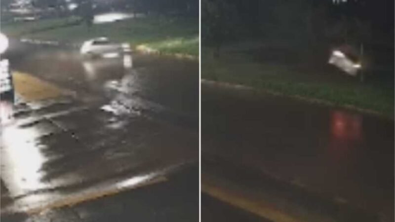 Carro sobe canteiro, bate em árvore e capota em MT