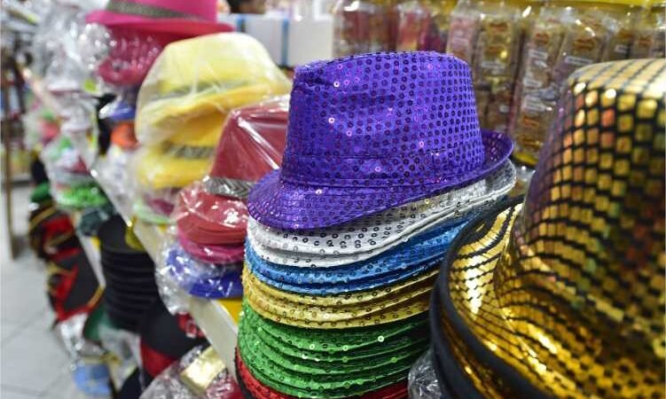 Folião deve redobrar a atenção ao realizar pagamentos, comprar produtos típicos em lojas especializadas e adquirir ingressos