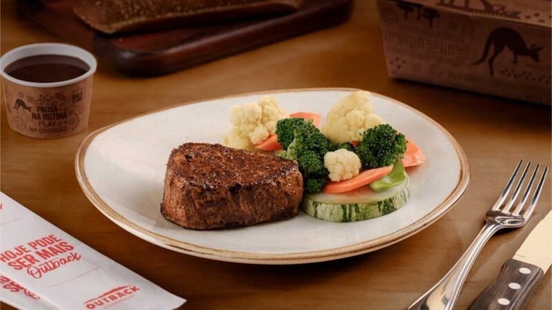 Restaurante de temática australiana presenteia fãs com sua famosa faca para steaks