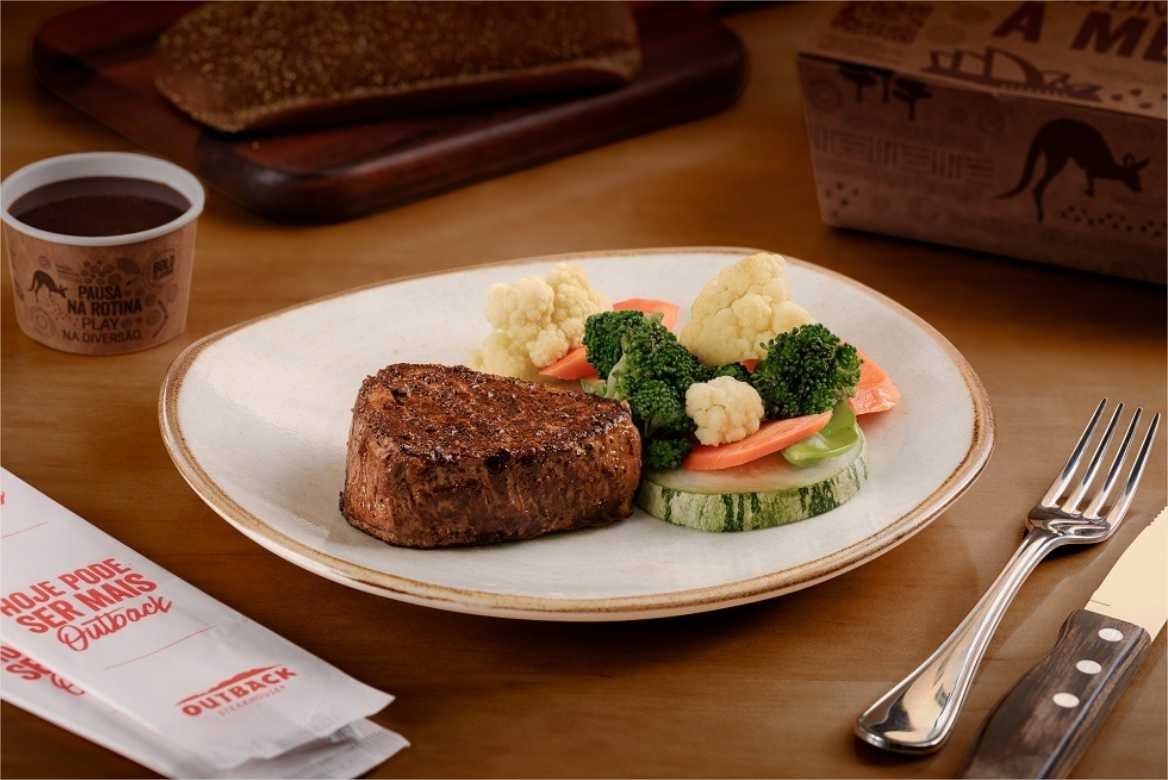 Restaurante de temática australiana presenteia fãs com sua famosa faca para steaks