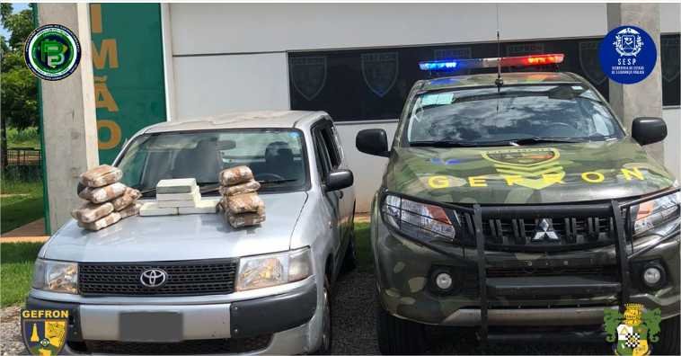 Gefron prende grupo que transportava 17 tabletes de entorpecentes em táxi