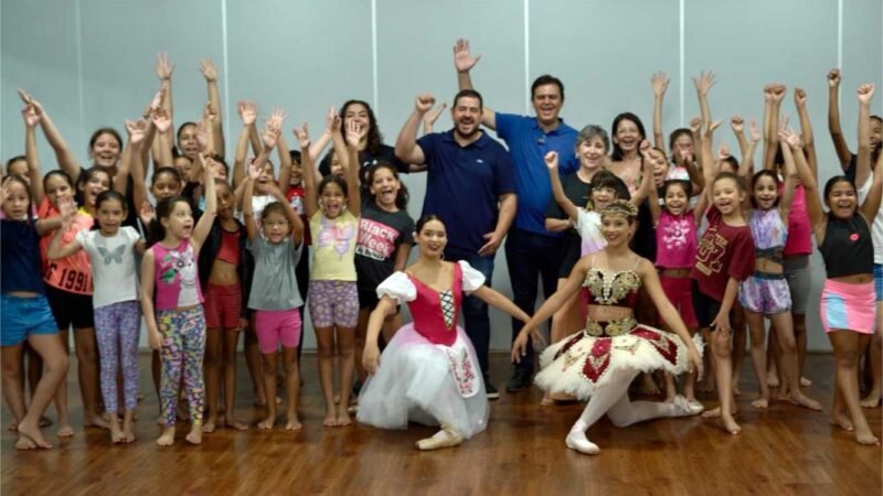 Thiago Silva viabiliza recursos para a promoção de oficinas artístico-cultural para crianças e jovens