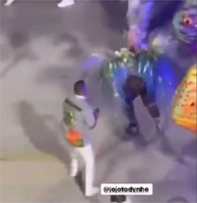 Jojo Todynho quase é atropelada por carro alegórico na Sapucaí