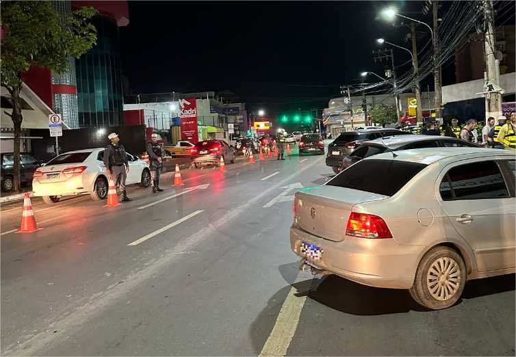 Operação Lei Seca resulta na prisão de 17 motoristas embriagados na Avenida Isaac Póvoas