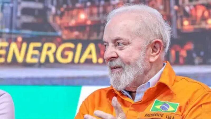 Oposição protocola pedido de impeachment de Lula na Câmara