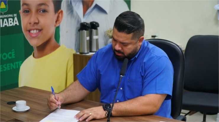 Vereador celebra reforma de praça construída por moradores há 20 anos