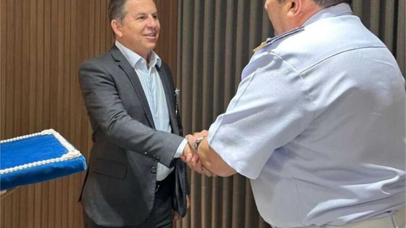 Governador recebe medalha “Amigo da Marinha” em reconhecimento à parceria com a instituição