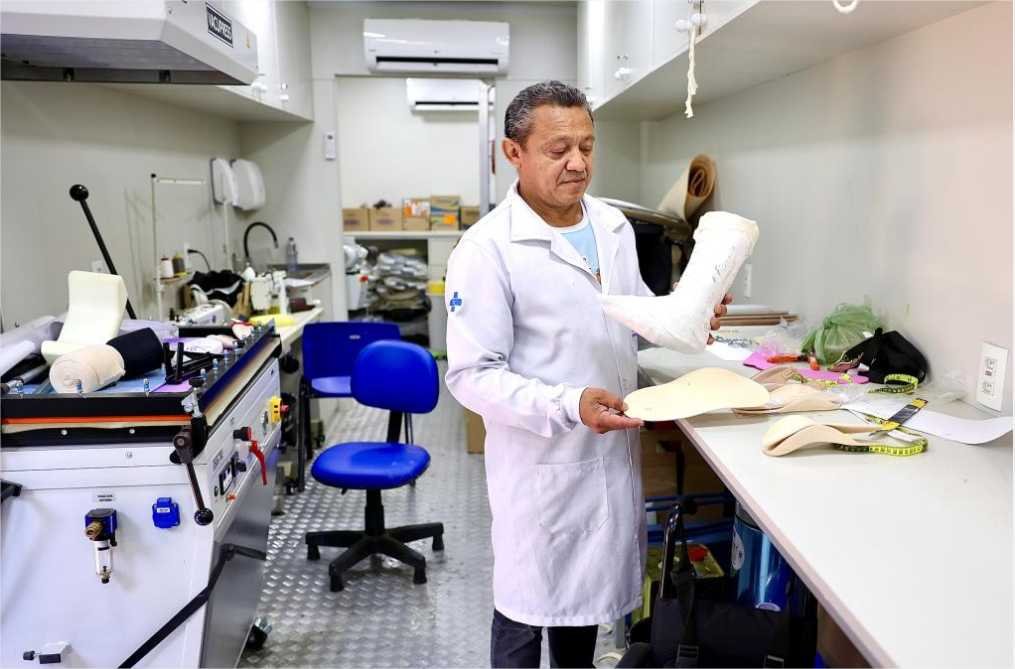 SES realiza coleta de sangue e análise para entrega de cadeira de rodas em Primavera do Leste