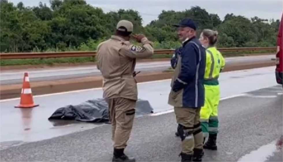 Motociclista morre em batida frontal com carro utilitário na BR-163