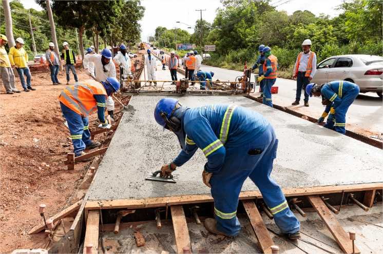 Governo começa a construir pistas de concreto do sistema BRT na Avenida do CPA