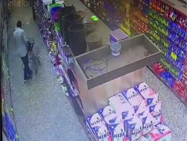 Bandido é preso em flagrante furtando picanha e filé mignon de supermercado; veja vídeo