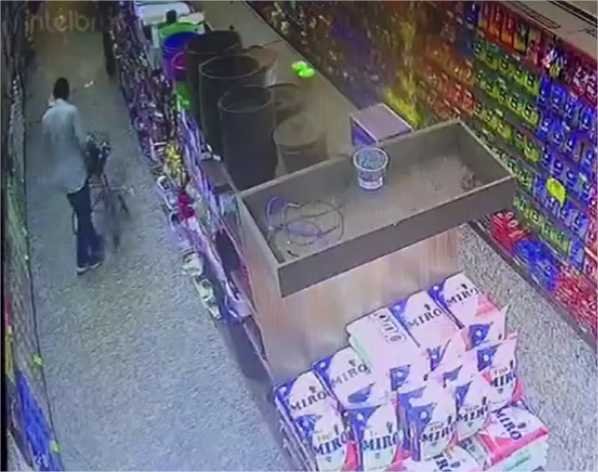 Bandido é preso em flagrante furtando picanha e filé mignon de supermercado; veja vídeo