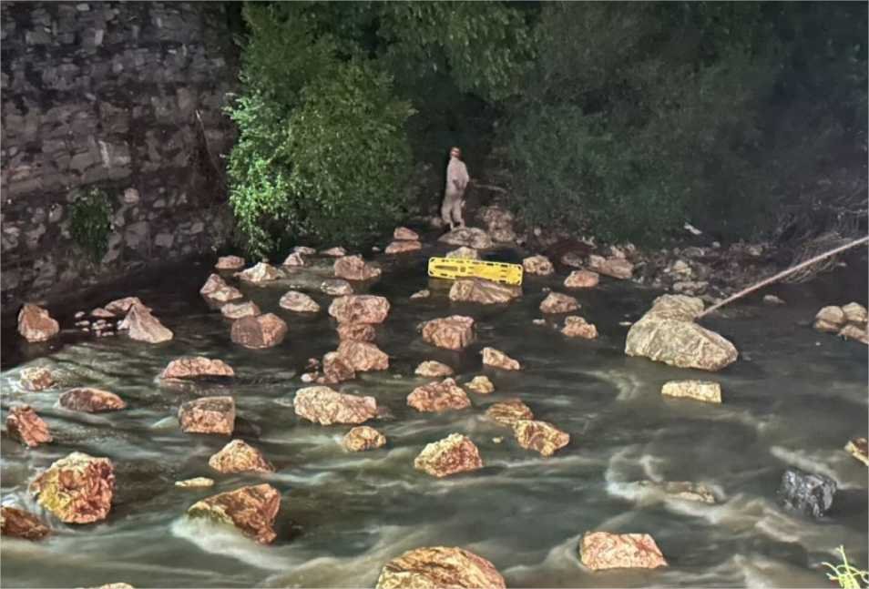 Adolescente morre afogado após tentar recuperar bola em córrego