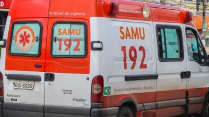 Motociclista morre ao ser atingido por trator em avenida