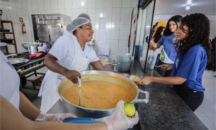 “O cardápio servido na minha escola tem gostinho de comida de mãe”, destaca estudante