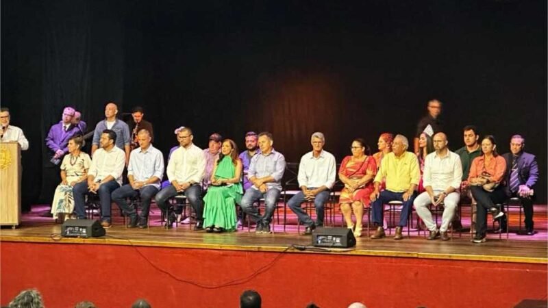 Alta Floresta reinaugura Teatro Agostinho Bizinoto com apoio de lideranças políticas