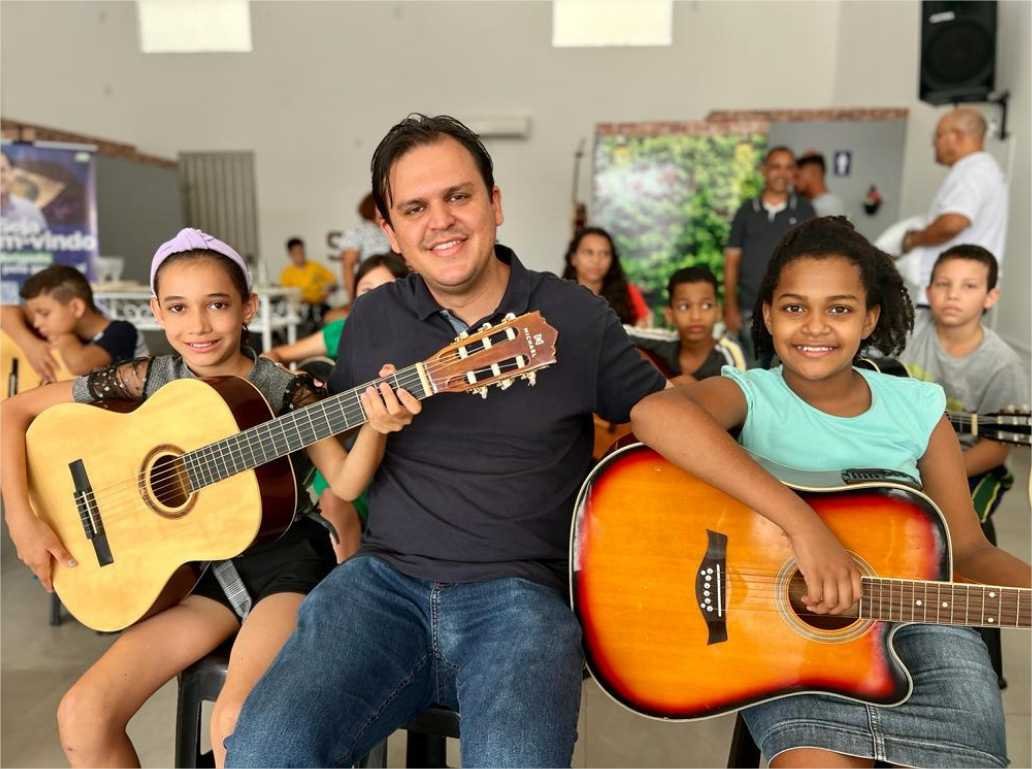 Thiago Silva lidera ações e projetos com foco na inclusão social e oportunidades para famílias